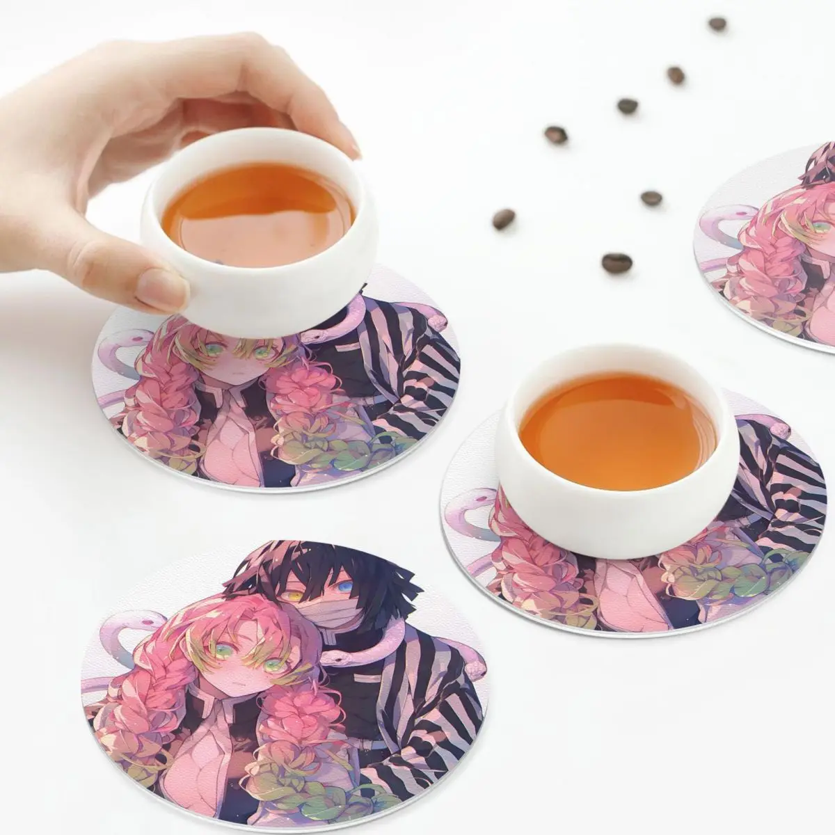 

Подставки Mitsuri Kanroji And Iguro Obanai, кухонные салфетки, нескользящие изоляционные коврики для чашек, кофейные коврики, подушечки для посуды, набор из 4 шт.