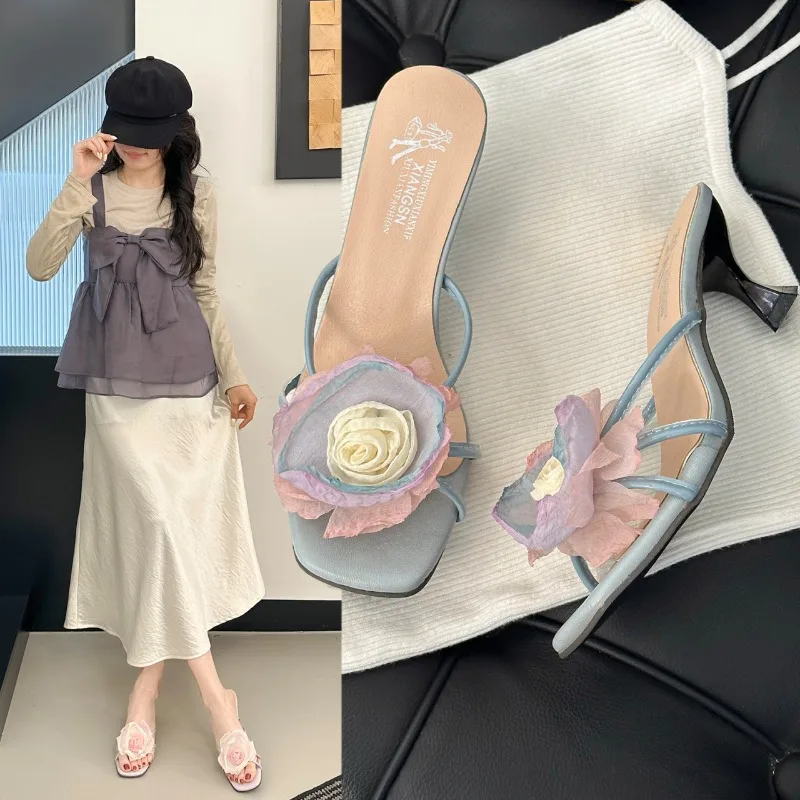

Сексуальные женские шлепанцы с квадратным носком на высоком каблуке в винтажном стиле «Розовый сад», женская обувь 2026 года, новые летние уличные шлепанцы для женщин