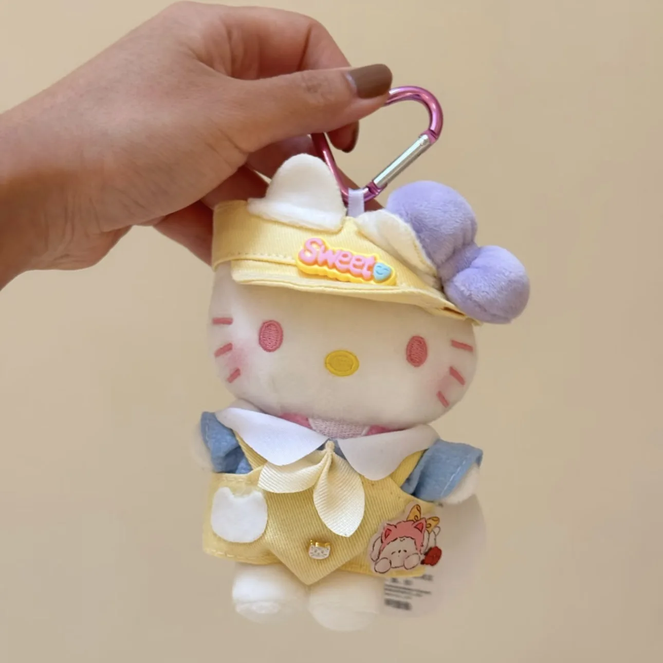 귀여운 산리오 헬로키티 플러시 키체인 레트로 러브 드레스업 KT 인형 백팩 펜던트 장난감 어린이 장난감 자동차 액세서리