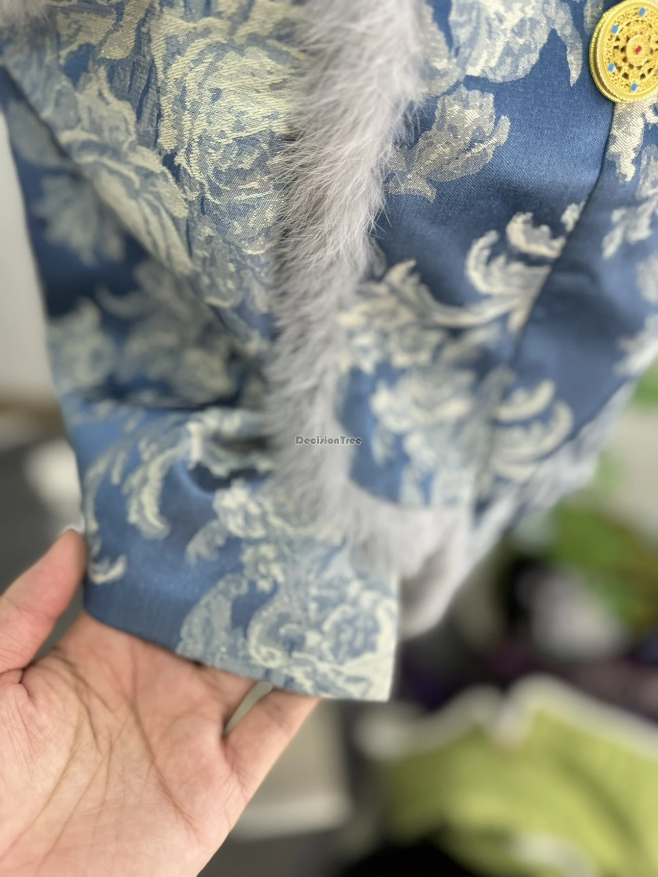 سترة شتوية صينية جديدة لعام 2025 سترة من الفرو الأصلي المحسنة على الطراز القديم للنساء بدون أكمام وياقة واقفة سترة من القطن تشونغسام