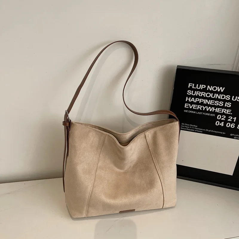 Bolsa de ombro vintage feminina luxuosa 2025, bolsa retrô acolchoada, shopper casual multifuncional para fim de semana e viagens de férias