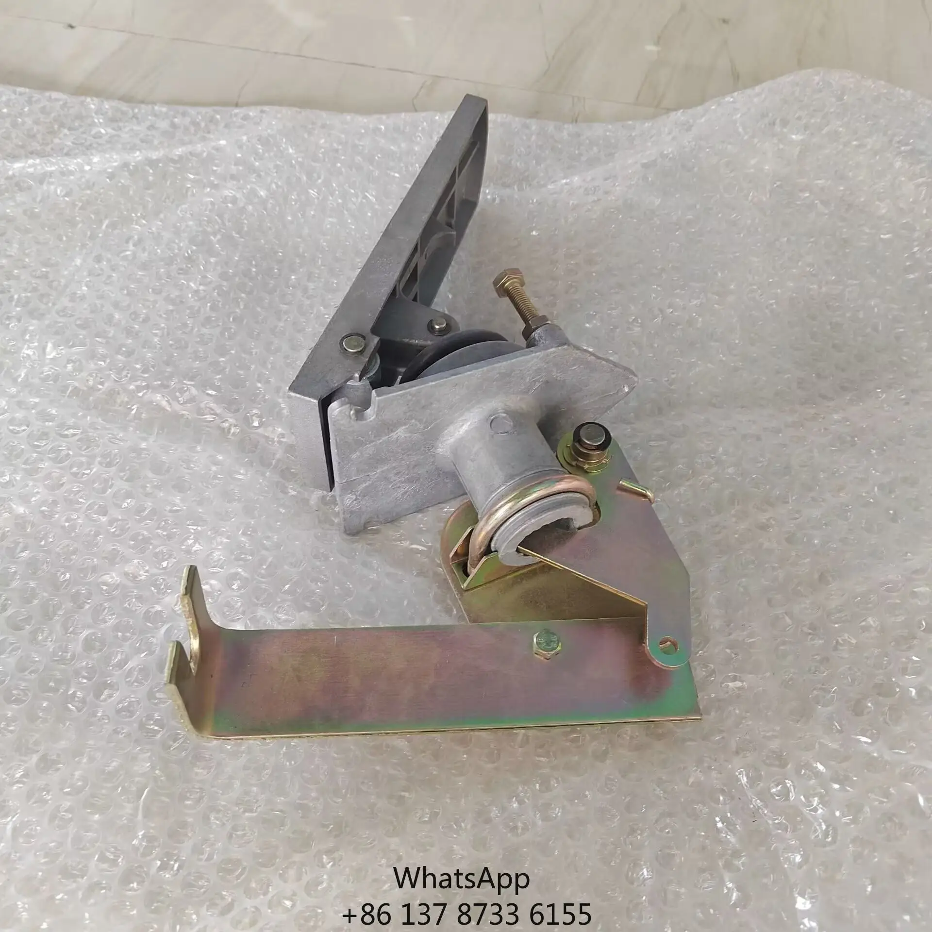 

Педаль управления деталями колесного погрузчика 417-43-11210 4174311210 для WA120 WA180 WA200 WA250 Педаль и корпус