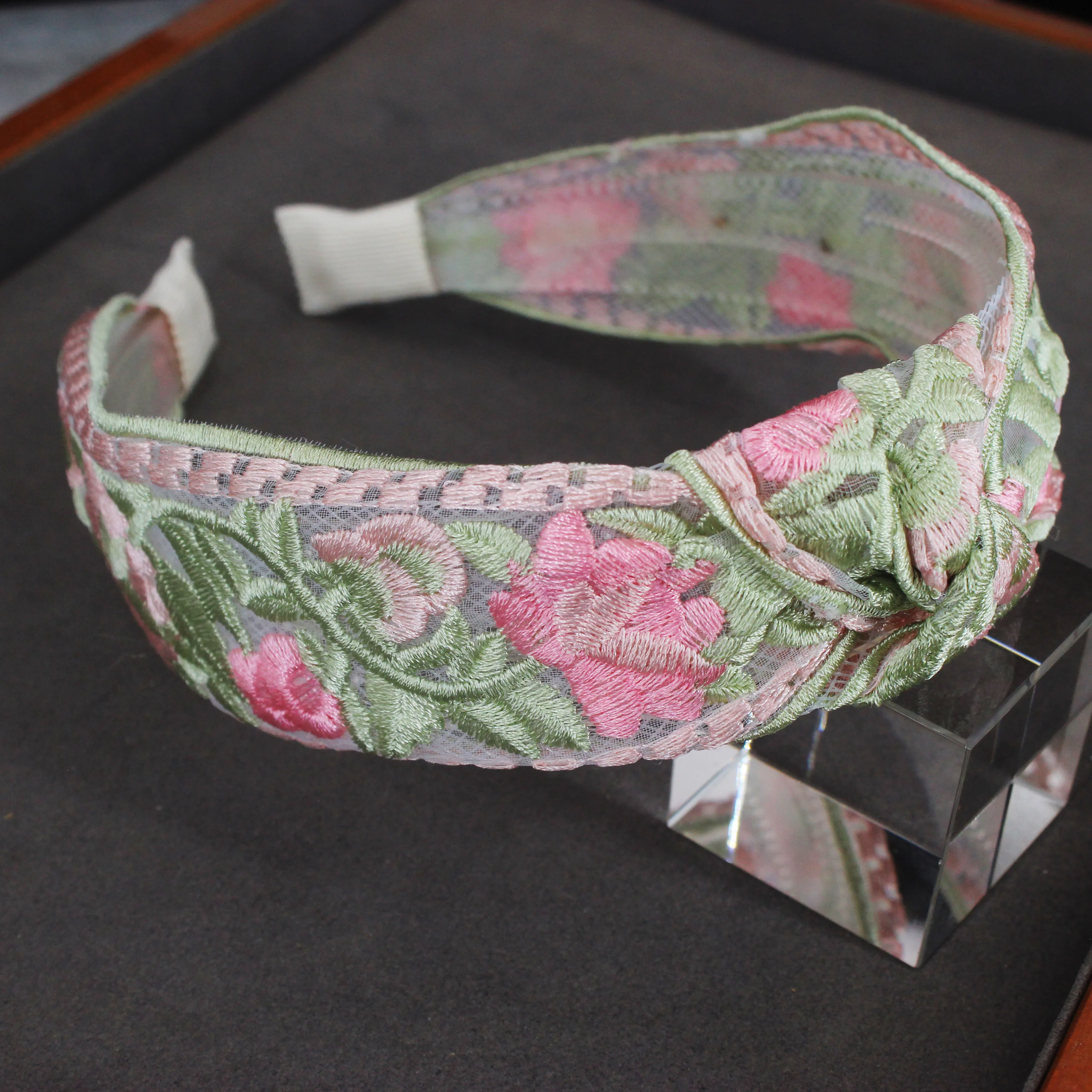 Elegancka szyfonowa haftowana opaska do włosów w kształcie kwiatu dla kobiet słodka ozdoba do włosów opaska do włosów obręcz do włosów Turban modne akcesoria do włosów — zdjęcie 5