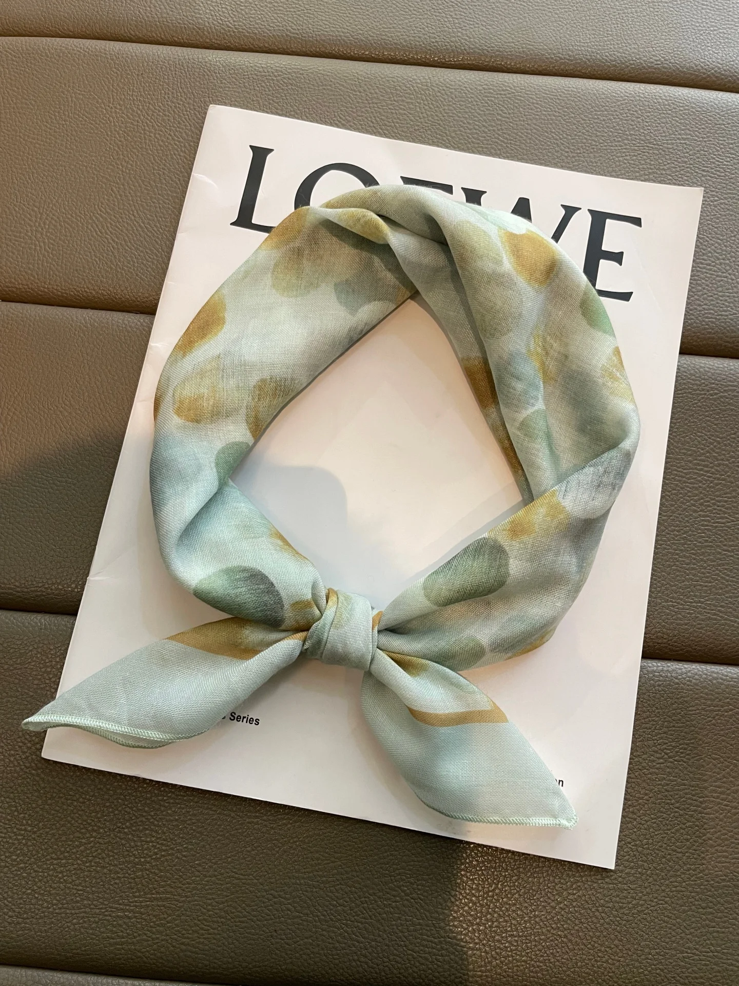 lenco-fino-de-bolinhas-grandes-tingido-para-primavera-e-outono-lenco-quadrado-decorativo-feminino-da-moda-protecao-para-o-p