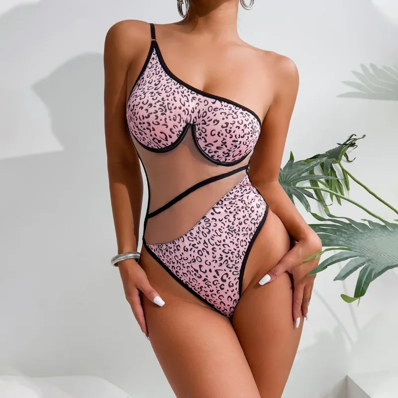 Nuova moda europea e americana con stampa leopardata in rete prospettiva congiunta in filato a rete che scolpisce il corpo tutina body