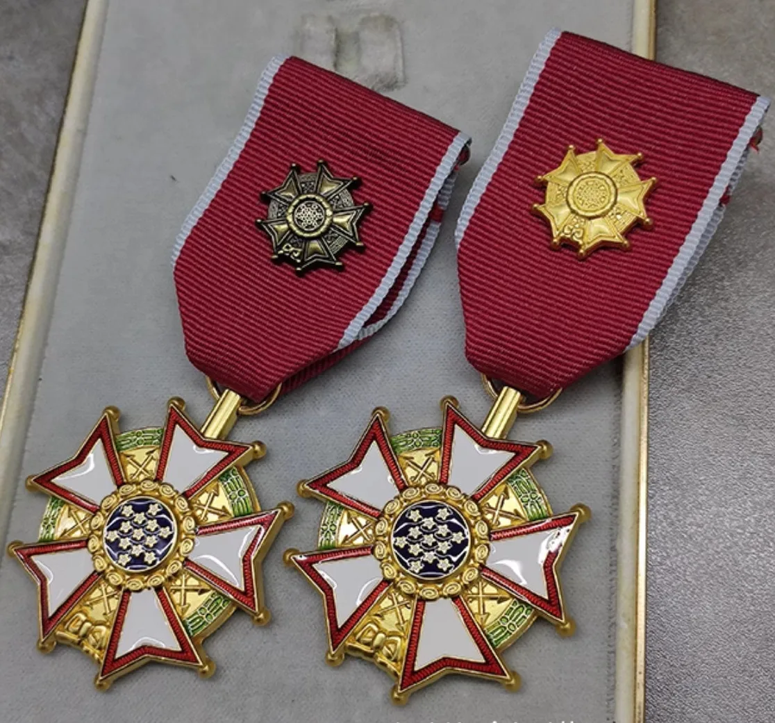 American Merit Commemorative Medal Level 4/3 Collectible Metal Badge