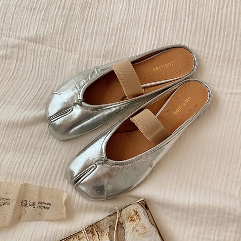NONE Mode Tabi Ninja Schuhe Frauen Runde Split Toe Flach Starke Ferse Sandalen Einzigen Mittleren Absatz Mary Janes Schuhe Weibliche Pumpen