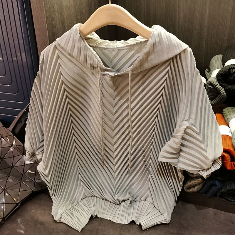 

Miyake Pleated T-shirt Casual Hooded Fold Jacket 2025 Summer Korean Version Loose Short-sleeved Solid Pleat T-shirt Tops Women