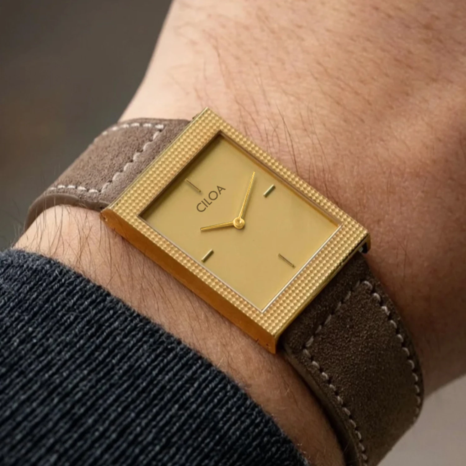 

CILOA Light Luxury Square Men's Watch, Gold Case Minimalist Dial, Business & Commute Versatile Quartz Watch