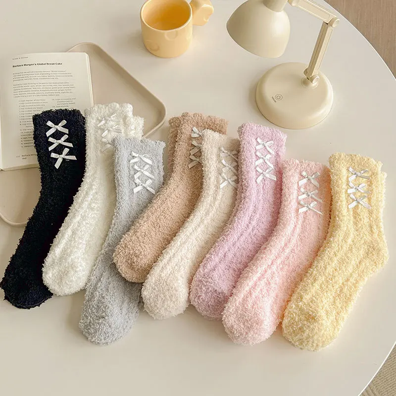 1/8 Paar Neue Mode vielseitige Damensocken Herbst Winter verdickte warme Damen Bodensocken lässig bequeme Mittelrohrsocken