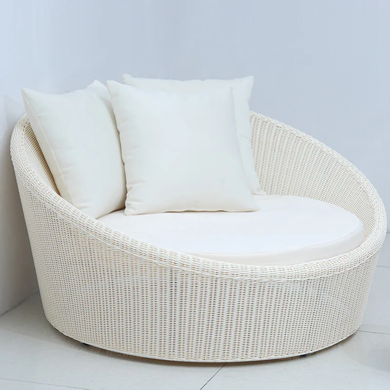 Freizeit-Rattan-Sofa im Freien, Pool im Gartenhof, Bettbalkon, Garten im Freien, Rattan-Rundbett-Loungesessel aus Rattan