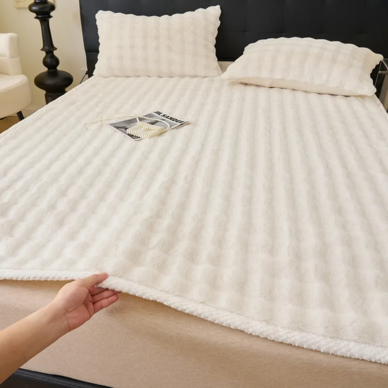 

2024 New Rabbit Plush Bubble Soft Thickened Mattress Bed Cover Bed Pad Student Dormitory Soft Mat