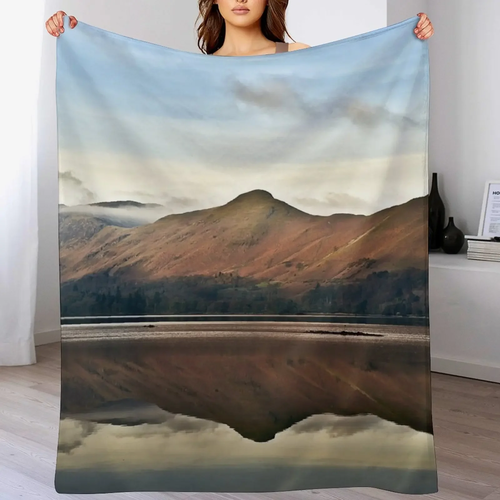 

Catbells & Maiden Moor From Friars Crag (Derwentwater) Throw Blanket Bed Fashionable Stuffeds Giant Sofa for babies Blankets
