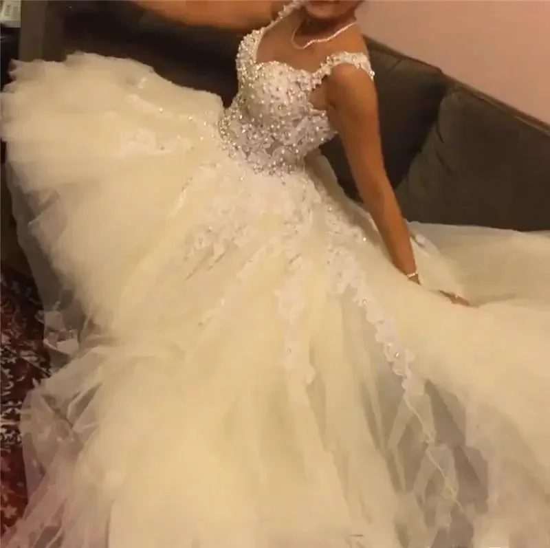 Customized  Spaghetti Straps Lace Wedding Dresses with Detachable Train  Robe De Mariage Backless Bridal Gowns with Beads