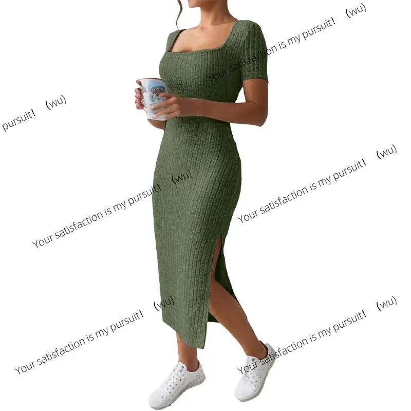 Sommerlicher, quadratischer Ausschnitt, hüftbetonter mittellanger Rock, kurzärmliges, vielseitiges Strickkleid mit Schlitz