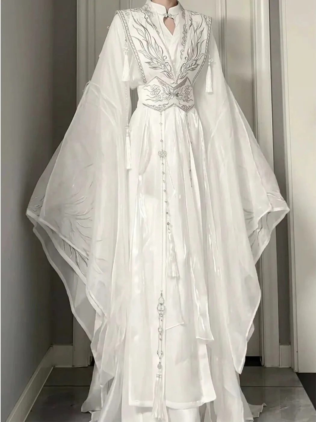 Elegant Heavy Embroidery Hanfu Set for Women in Summer 2026 Fashionable Martial Arts Style Collar Design Stylish And Attractive