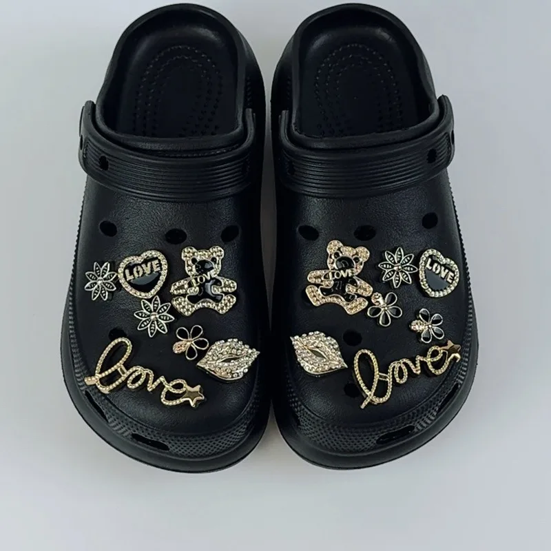 14 قطعة مجموعة سحر الأحذية الفاخرة اكسسوارات ثقب إبزيم الحذاء الدب الذهبي رسالة الشفاه DIY بها بنفسك الأحذية زينة الاطفال حفلة بنات هدية
