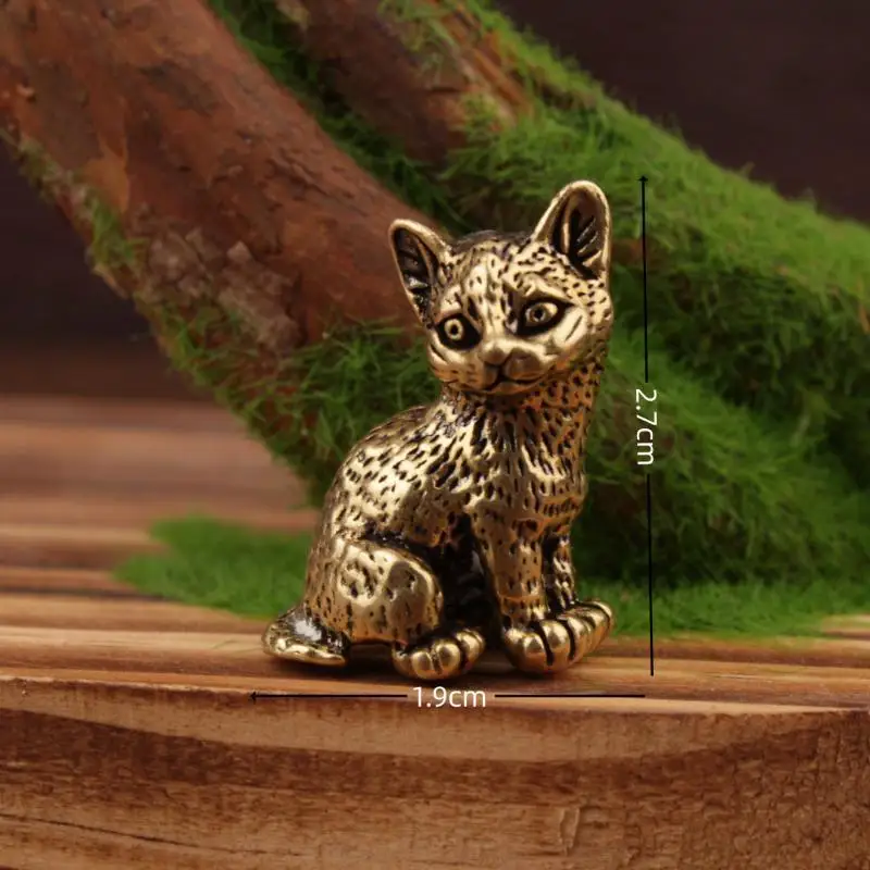 Messing-Mini-Katzenfigur mit Gravierter Textur, Winzige Metallstatue, Heimdekoration für den Schreibtisch, Sammlerstück, Geschenk für Katzenbesitzer – Detail 5