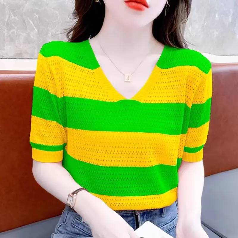 

Fashion V-Neck Knitted Spliced Hollow Out Striped Blouses Women's Clothing 2024 Summer New Loose Casual Tops Commuter Shirts