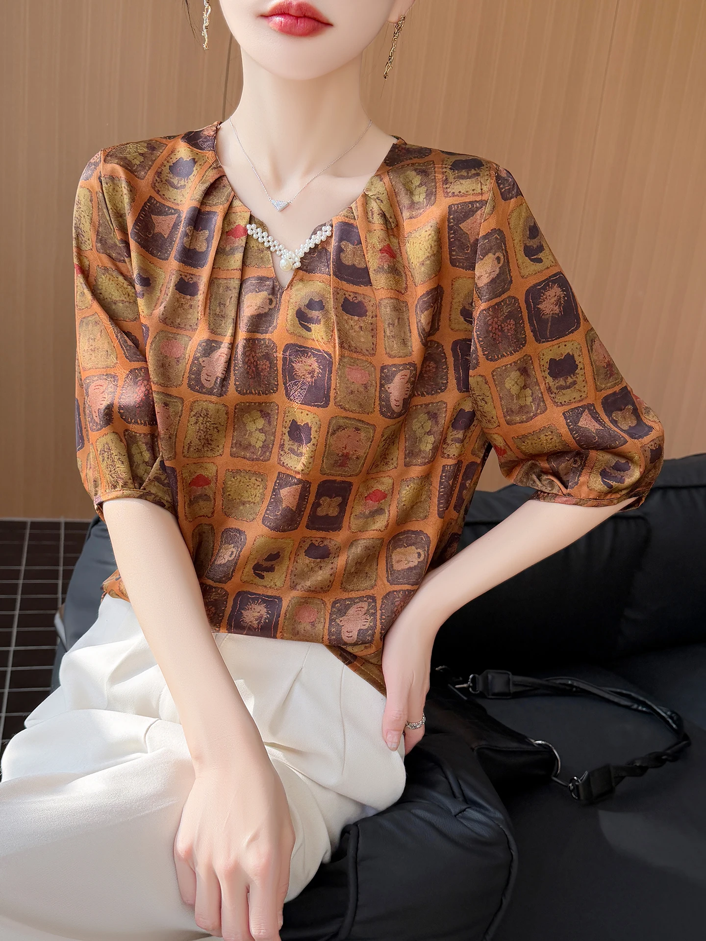 

Silk V-neck Five-quarter Sleeve Floral Print Top Women's Spring Summer New Style Commute Elegant Ageless Silk Satin Surface