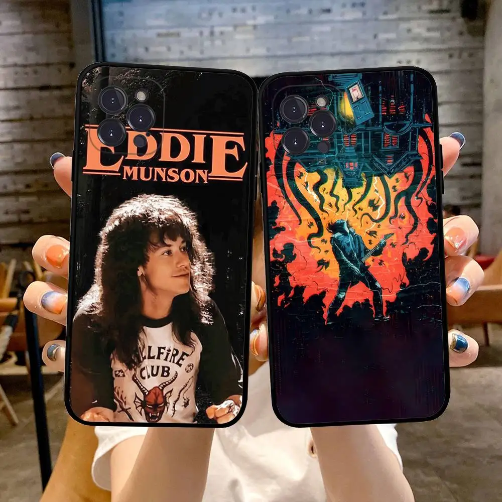 حافظة هاتف E-Eddie M-Munson لهاتف آيفون 17 16 15 14 13 12 11 Pro Max Plus غطاء أسود ناعم #6