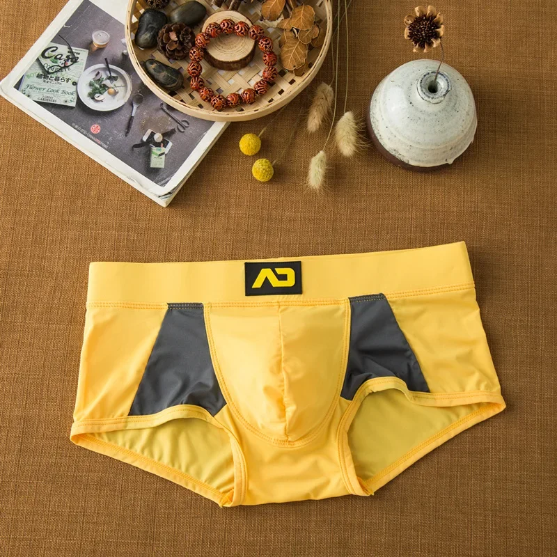 Men\'s flat-angle milk silk underwear comfortable and skin-friendly breathable silky smooth quick-drying low-rise boxers