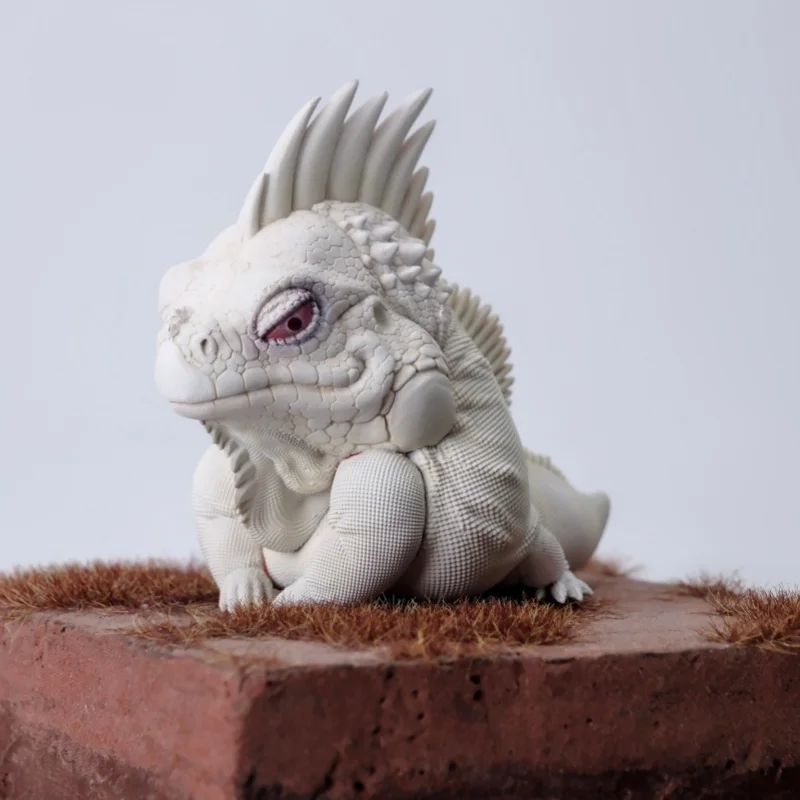

Bowuzhi White Green Iguana Reptile Pet Model Limited Edition Collectible Art Toy Figurine Desktop Decor For Collectors