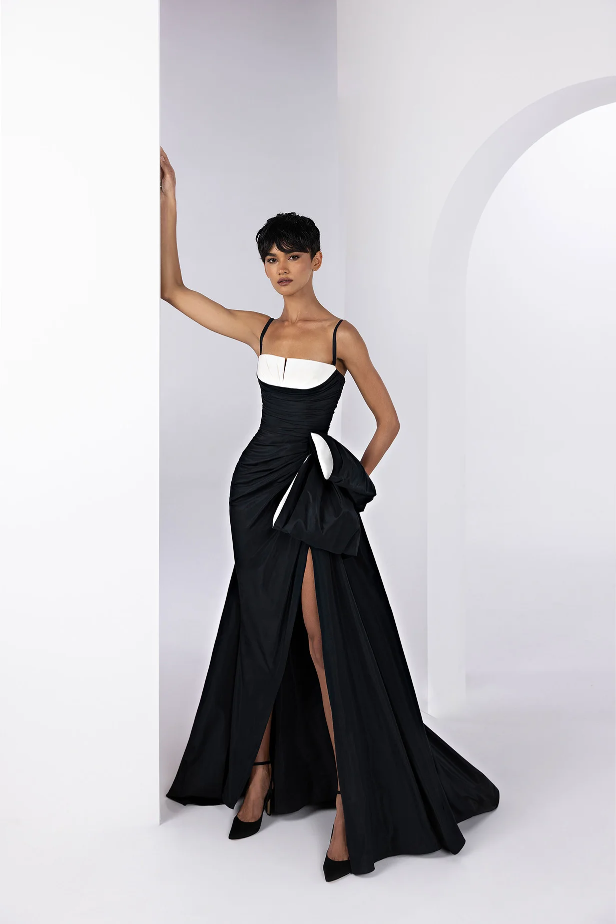 Exclusive Black And White Mix Colored Long Prom Dresses With Side Bow Overlay Sexy Split Formal Party Dresses