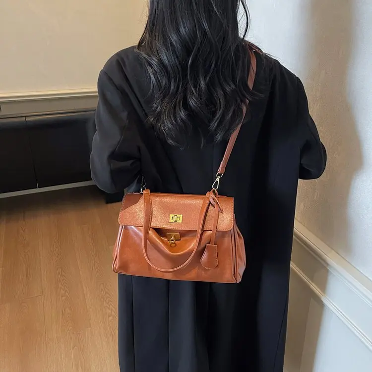 2025 صيف 465 جديد قفل صغير الصيف حقيبة كتف كبيرة حقيبة نسائية حقيبة يد ذات سعة كبيرة