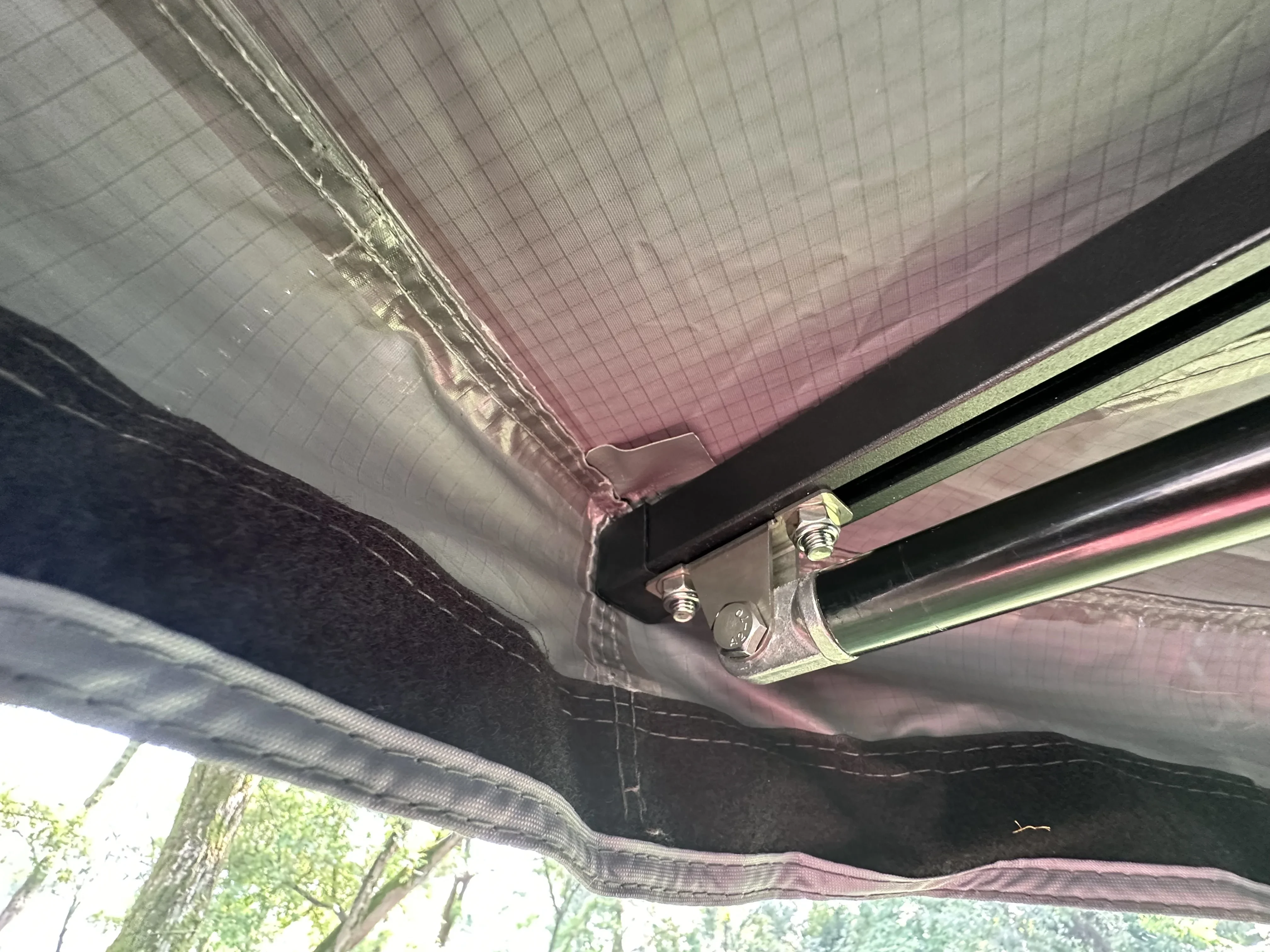 2026年 270度サンシェード 新型 1～2人用 防水ルー - Roof Top Tent Soft Shell 3 Person のレビューと価格