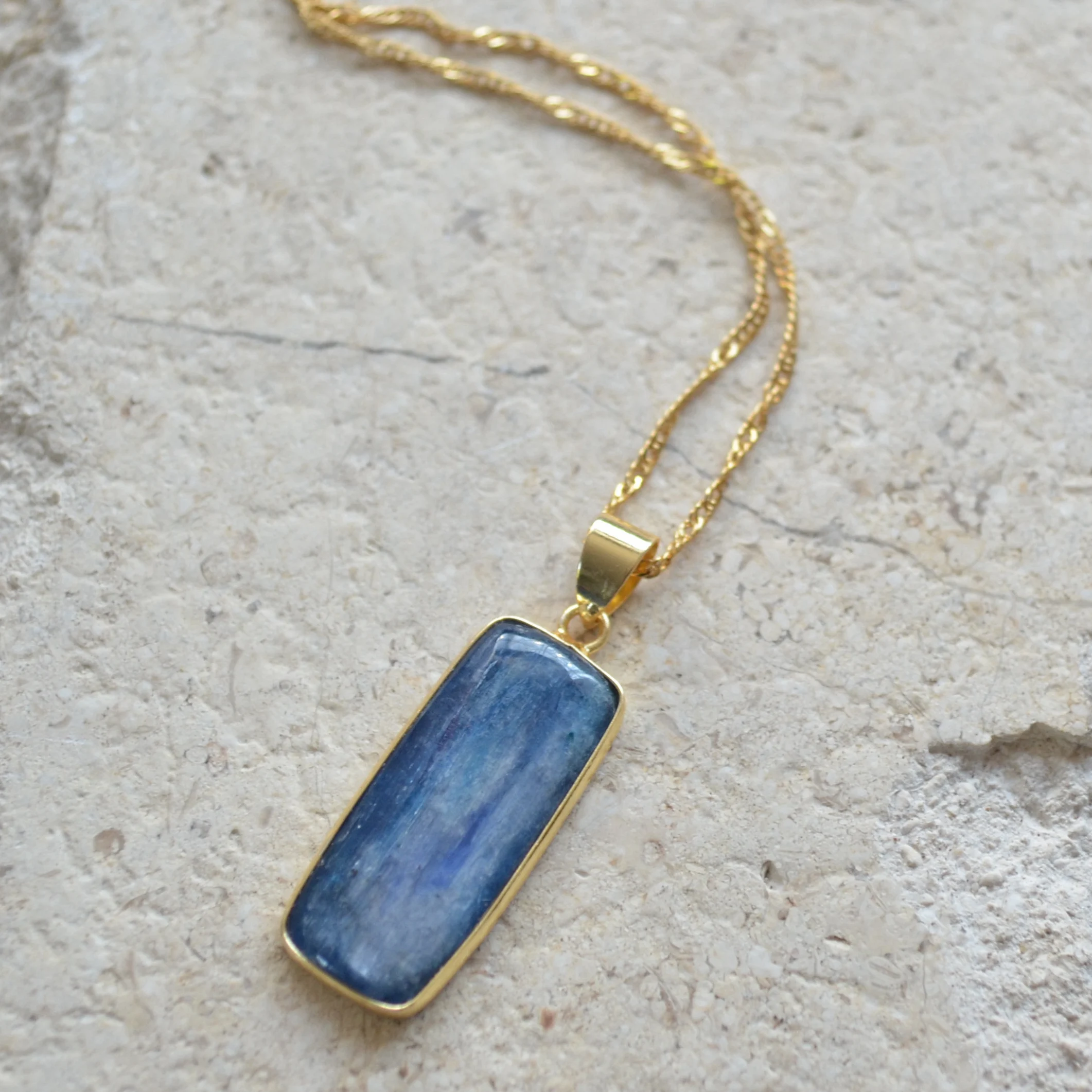 

Nature Kyanite pendant healing necklace Fashion blue quartz jewelry