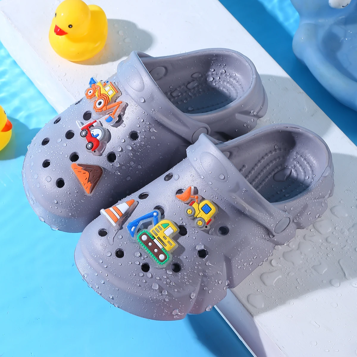 Breathable Clogs，With Cartoon Excavator Charms For Boys,  Lightweight Anti Slip Clogs For Indoor Outdoor Shower Beach Pool