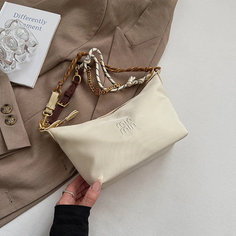 

Популярная женская сумка с кожаными ручками — элегантный вариант через плечо в стиле тотализатора от известного люксового бренда