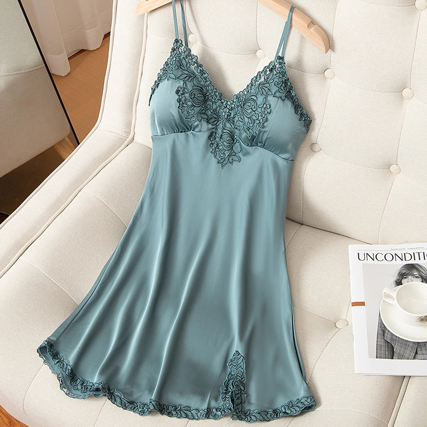 Robe de nuit en Satin pour femmes, en dentelle, Sexy, bretelles Spaghetti, vêtements de nuit doux, avec coussinets