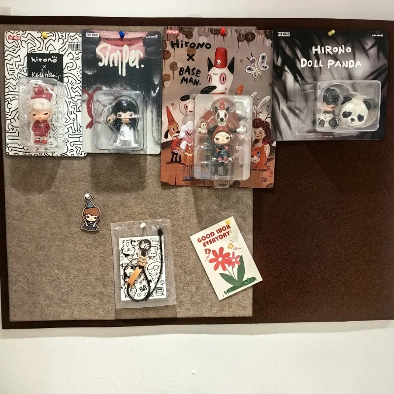 

Продукт POPMART Hirono Big Family Комбинированная серия Подвесная карта Фигурка панды-изготовителя Ограниченная серия Изысканная модная рождественская игрушка