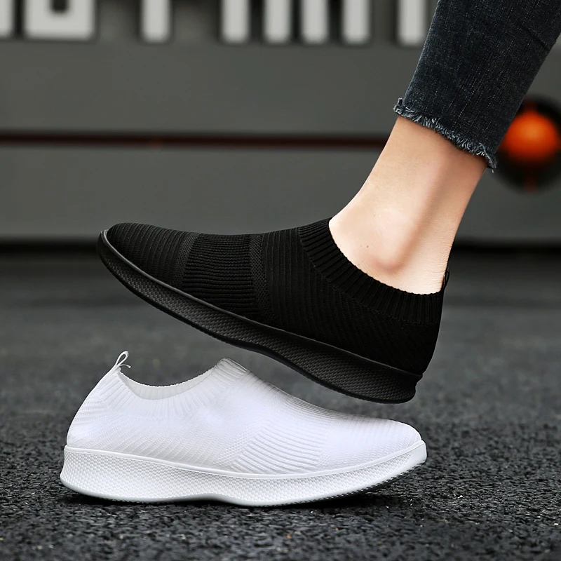 New Slip On Knitted Women\'s Shoes Large Size Ultra Light Sneaker Mom\'s Shoes Outdoor Walking Shoes Summer Breathable Footwear
