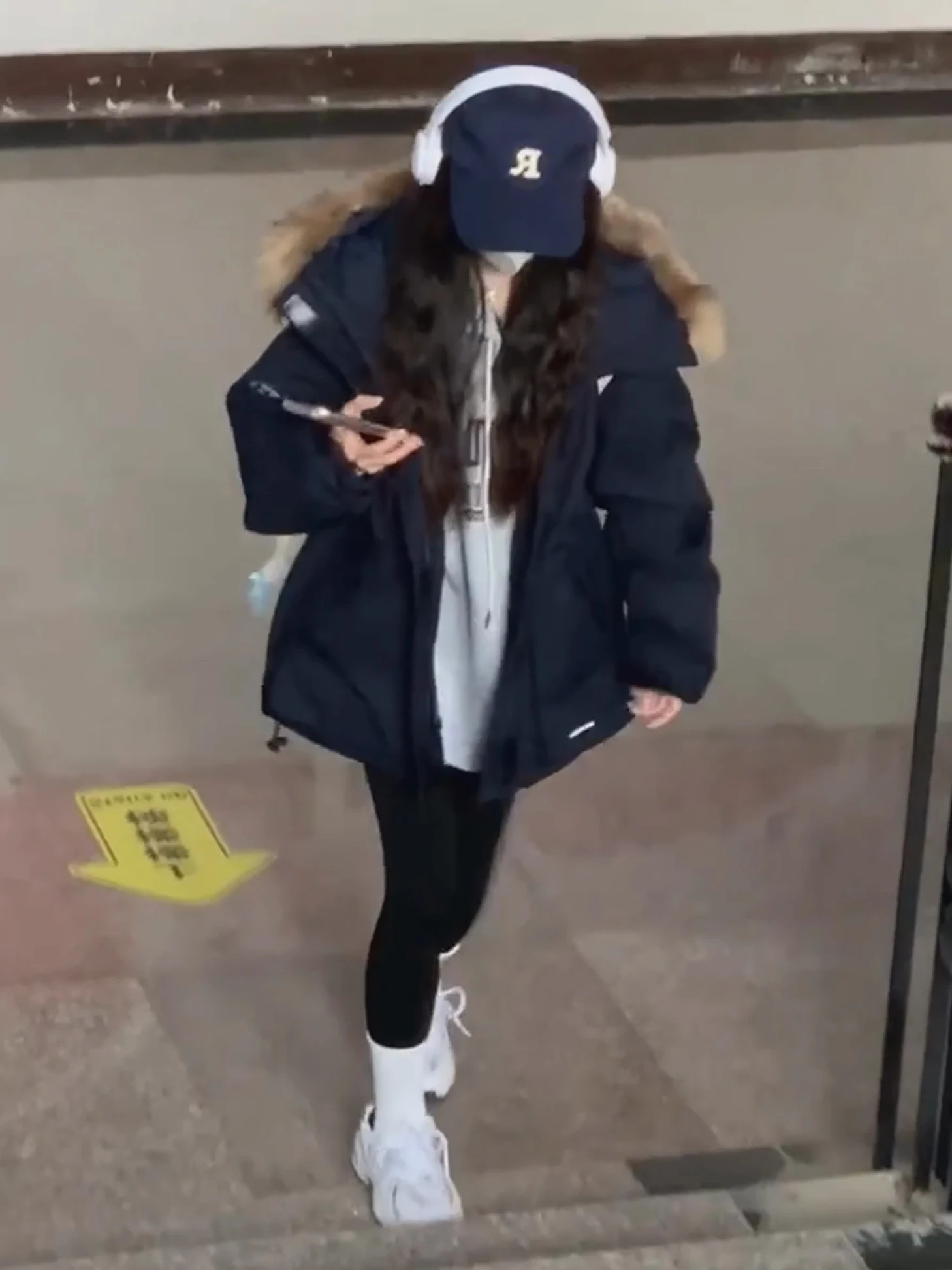 

Парка женская осенняя с натуральным мехом, V-образным вырезом, карго, утепленная, удобная, спортивная, с леопардовым принтом, вышивкой, антистатическая, водонепроницаемая, трендовая