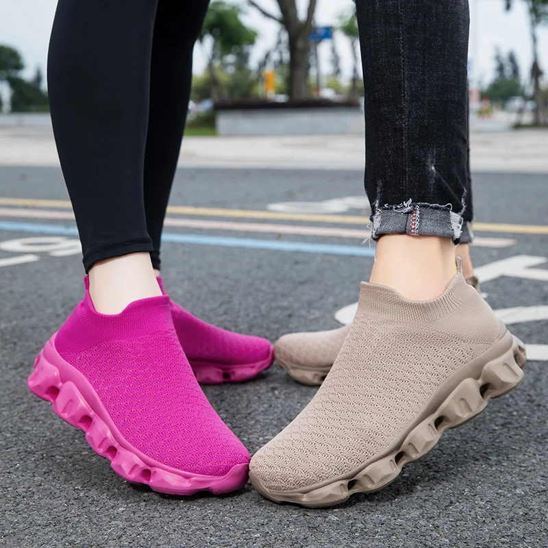 Heiße blaue Socken Turnschuhe für Frauen Männer stricken atmungsaktive Slip-On Herren Laufschuhe billige leichte lässige Damen Sportschuhe