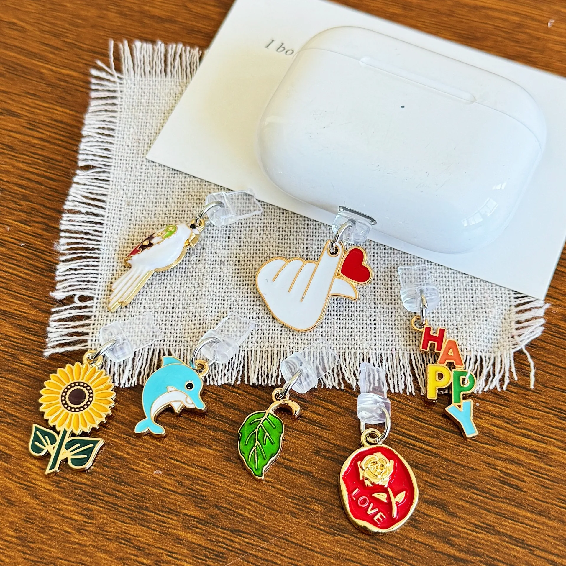 

Heart Dust Plug Charm Lady Halloween Ghost Charge Port Plug For iPhone For AirPods Stopper Pendant Type C Dust Protection Cap