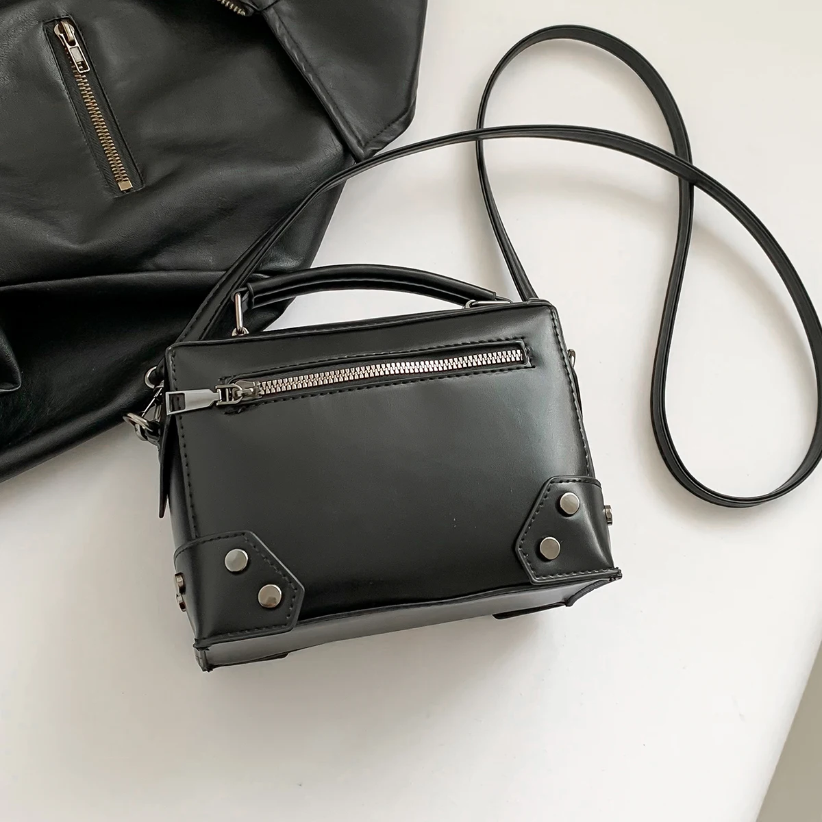 Niche design punk motorcycle style skull handbag, Halloween dark cool all-match solid color crossbody bag, image 2