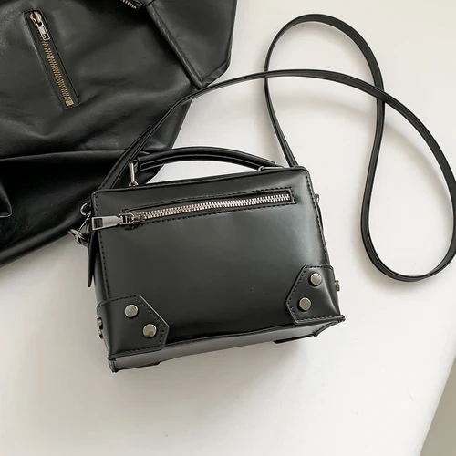 Imagen 2 del producto Bolso de mano con calavera estilo motocicleta punk con diseño de nicho, bolso cruzado de color sólido que combina con todo, fresco y oscuro de Halloween,