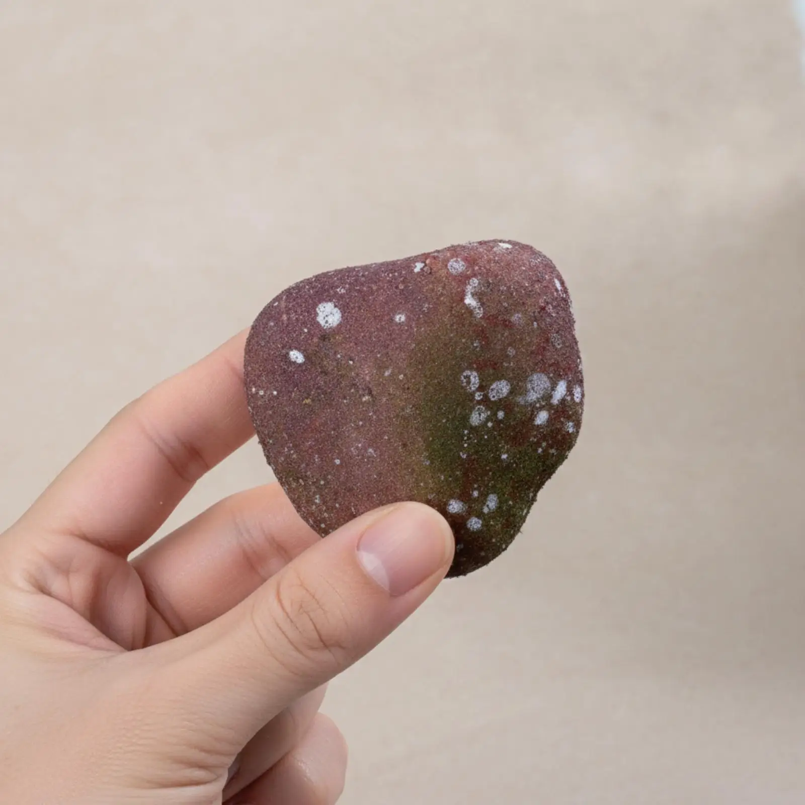 Lightweight Hollow Rock Prop Simulated Stone Display Resin Foam Plastic for Fish Tank Aquascaping and Home Garden Styling