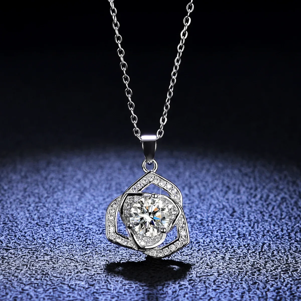 18K gold pendant 1 carat moissanite necklace women's fashion camellia new PT950 platinum pendant clavicle chain