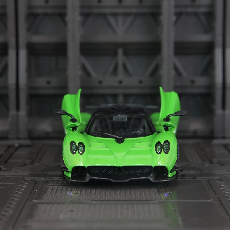 

1:32 Pagani Huaya R alloy car model doors can be opened a children's toy car with sound and lighting functions