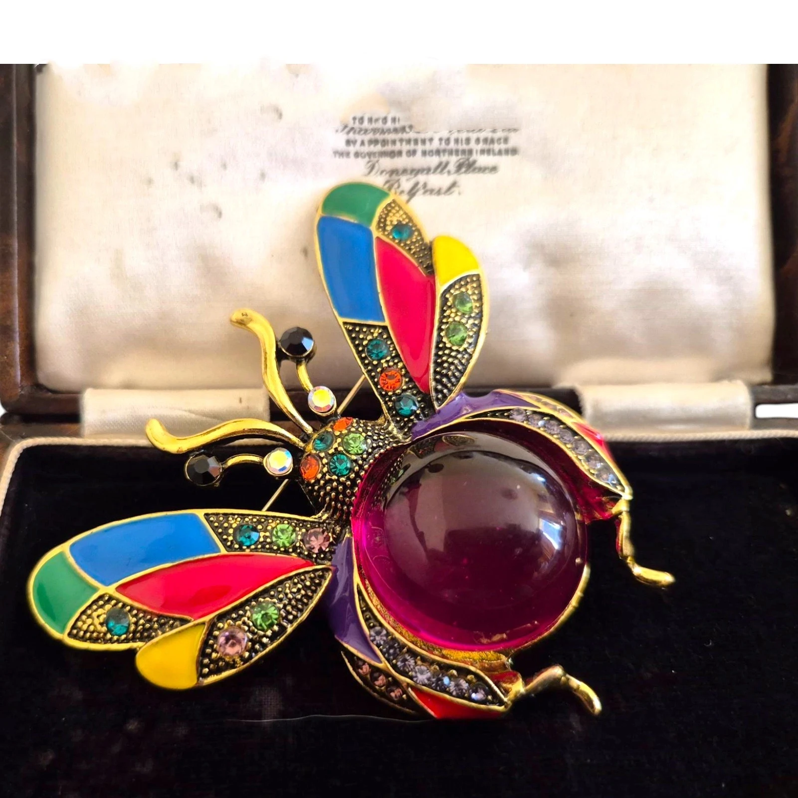 Grande esmalte mel abelha resina pedra broche emblemas para mulheres retro clássico design médio rainha abelha cristal inseto pino corsages