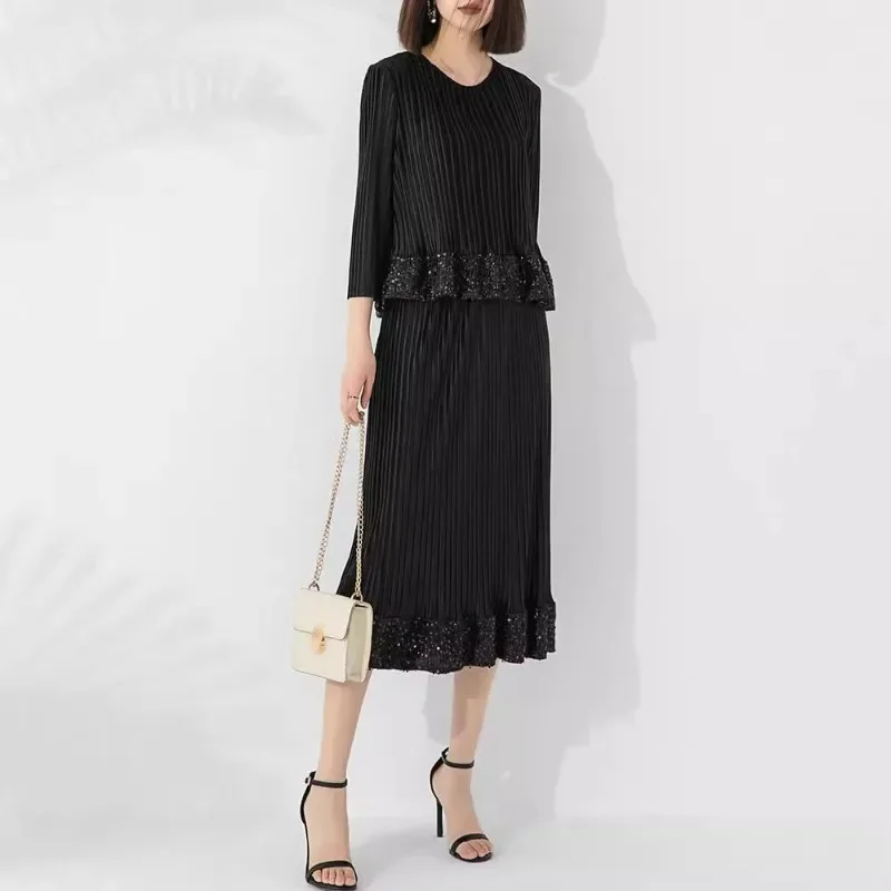 

Miyake Pleated Half Skirt Two-piece Commuting Versatile Black Short Sleeved Flower Bud Design Sequin Decorative Skirt Set