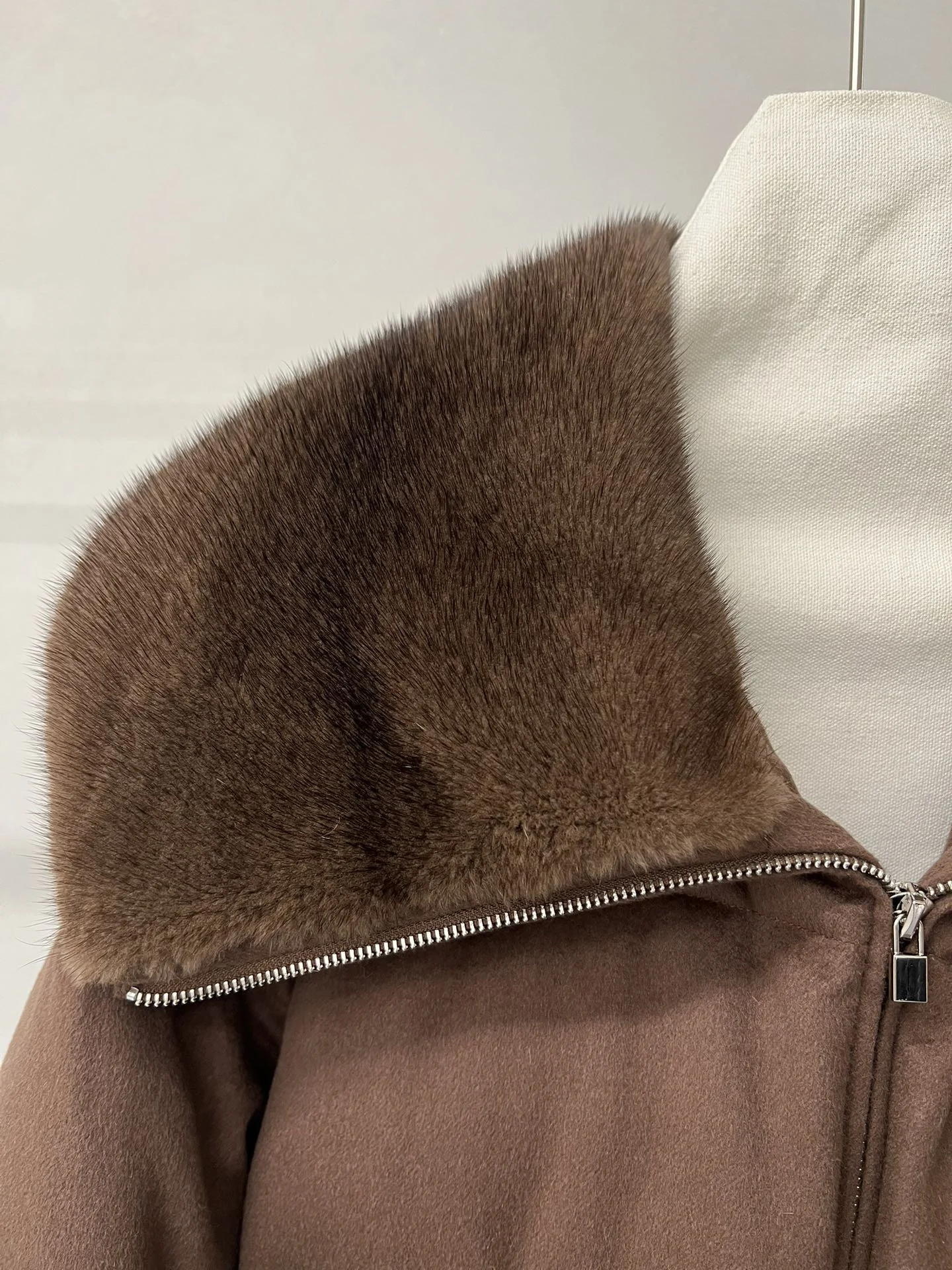 2025 겨울 신상 고품질 단색 니트 밍크 퍼 칼라 구스 다운 재킷 여성용, 숏 스타일, 따뜻함