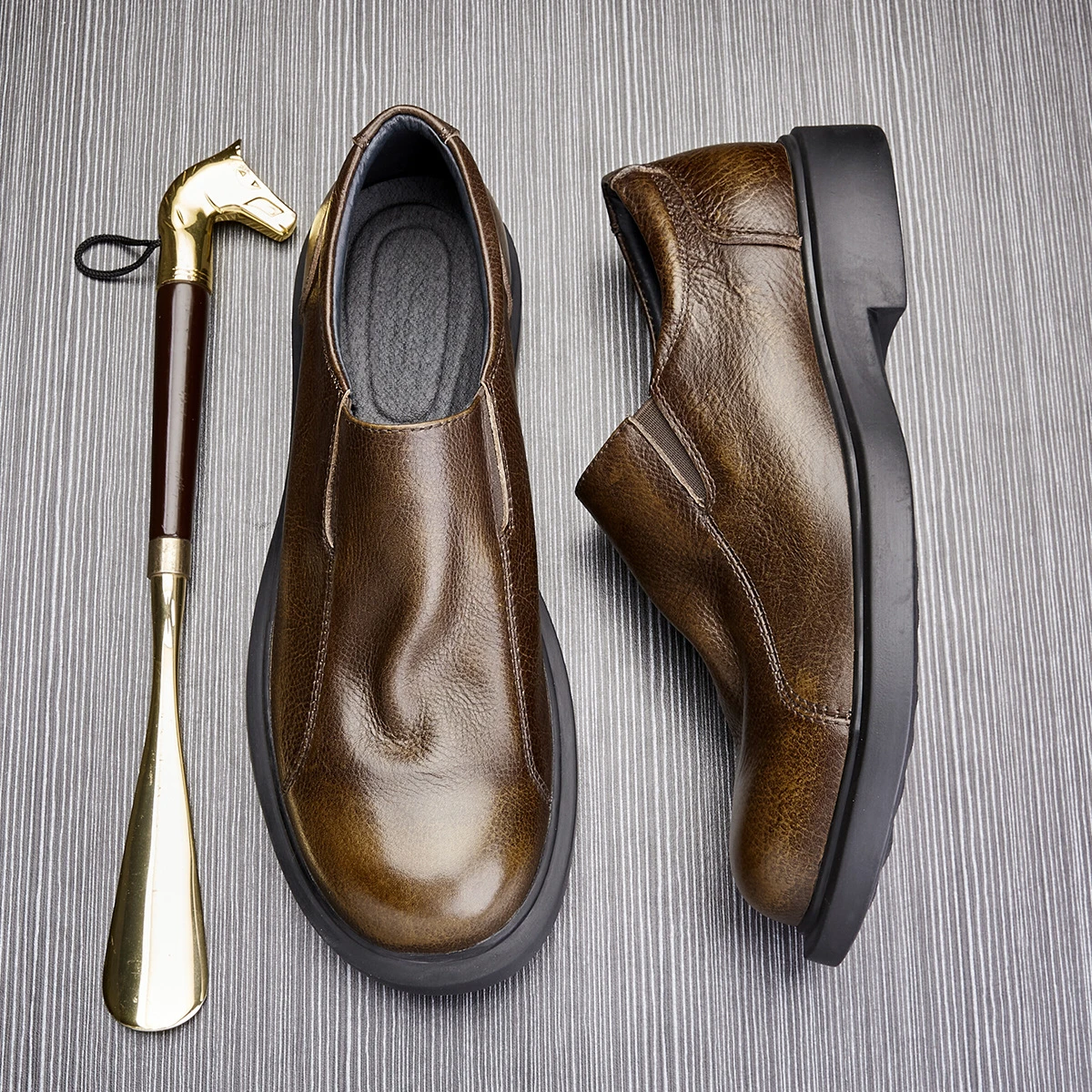 

Retro Soft Leather Mens Dress Shoes Luxury Genuine Leather Handmade Round Toe Black Outdoor Causal Buisness Wedding Shoes Male