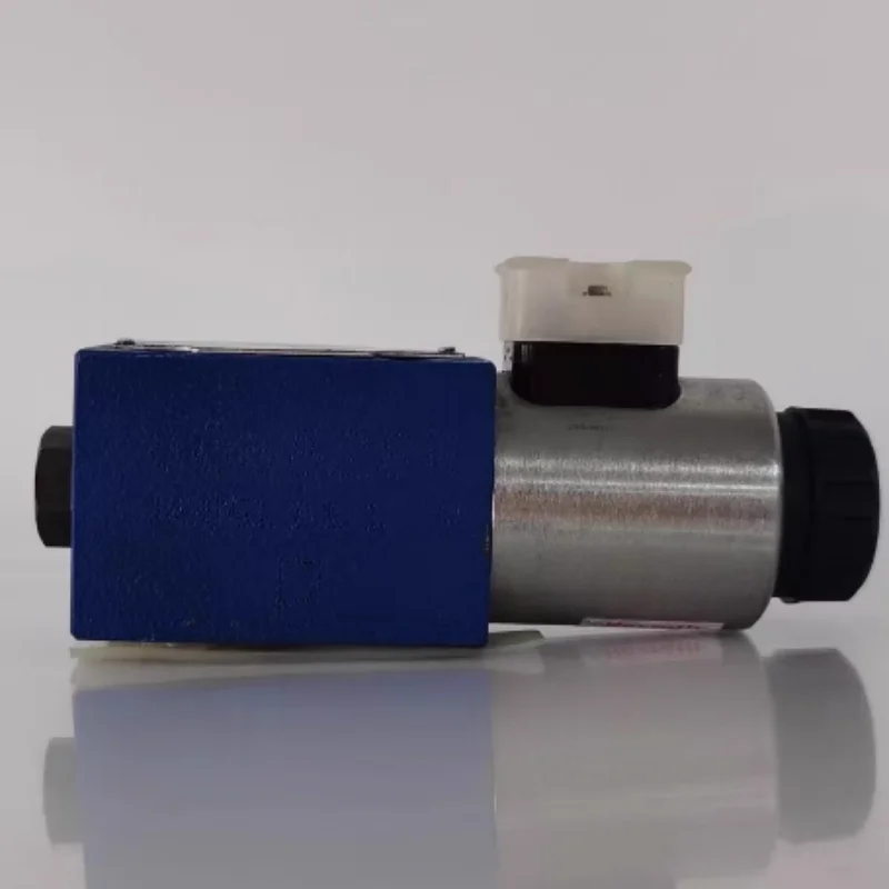 

Совершенно новый, заводской герметичный электромагнитный распределитель R900564107 4WE6C6X/OFEG24N9K4 R900561281 4WE6EB62/EG24N9K4