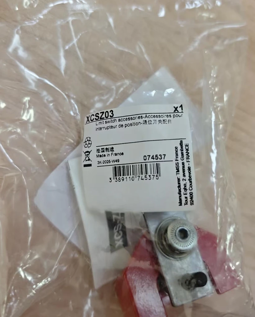Brand New Original XCSZ03 Preventa XCS Safety Switches Pivoting Actuator For Metal Switch Fast Delivery